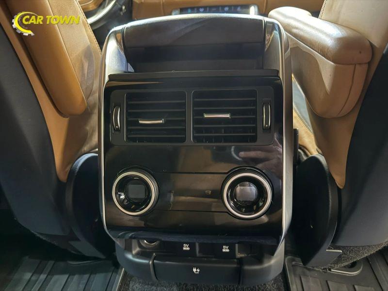 Vehicle photo 30