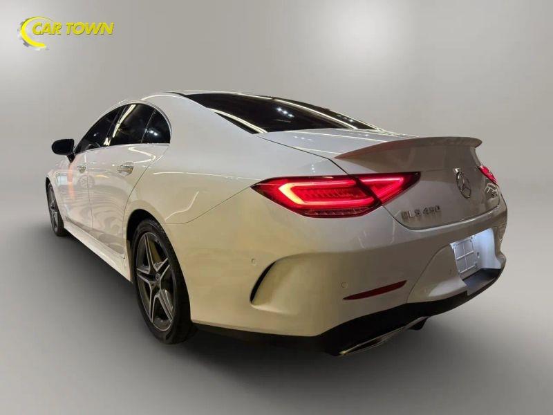 Vehicle photo 13