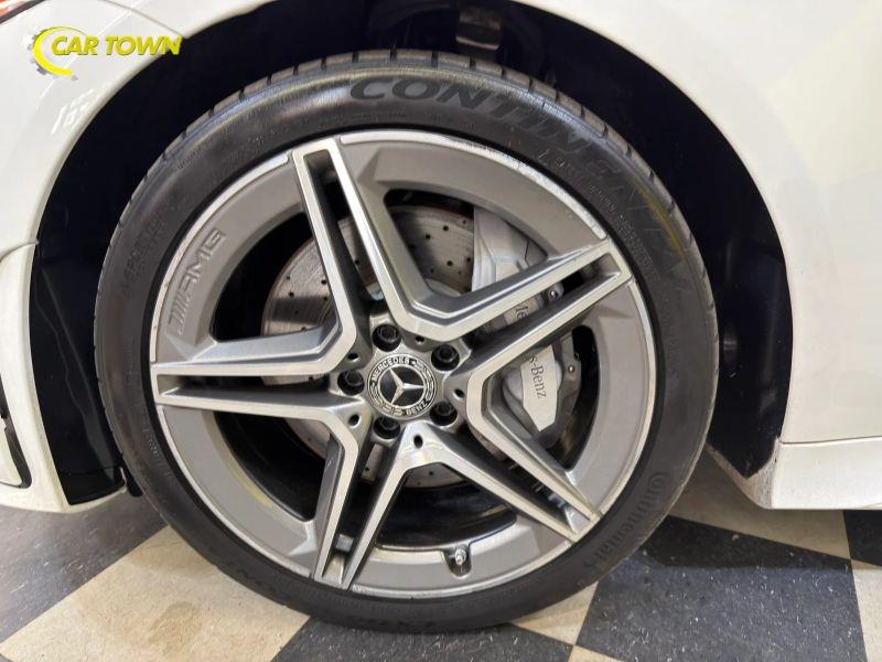 Vehicle photo 15
