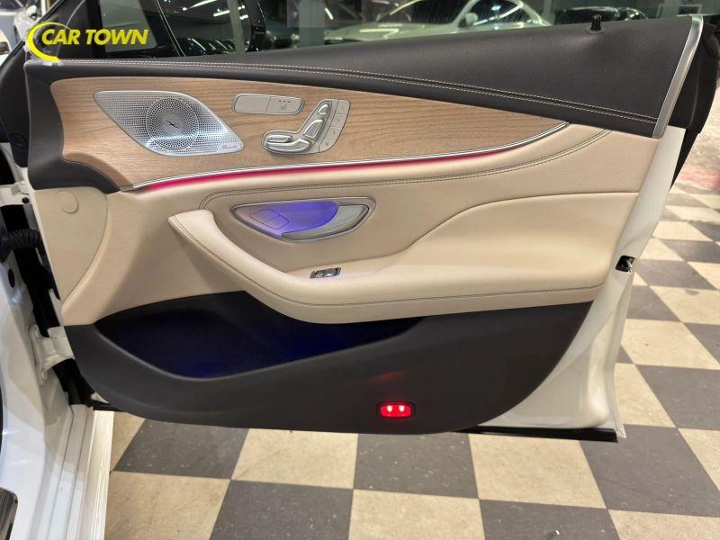 Vehicle photo 21