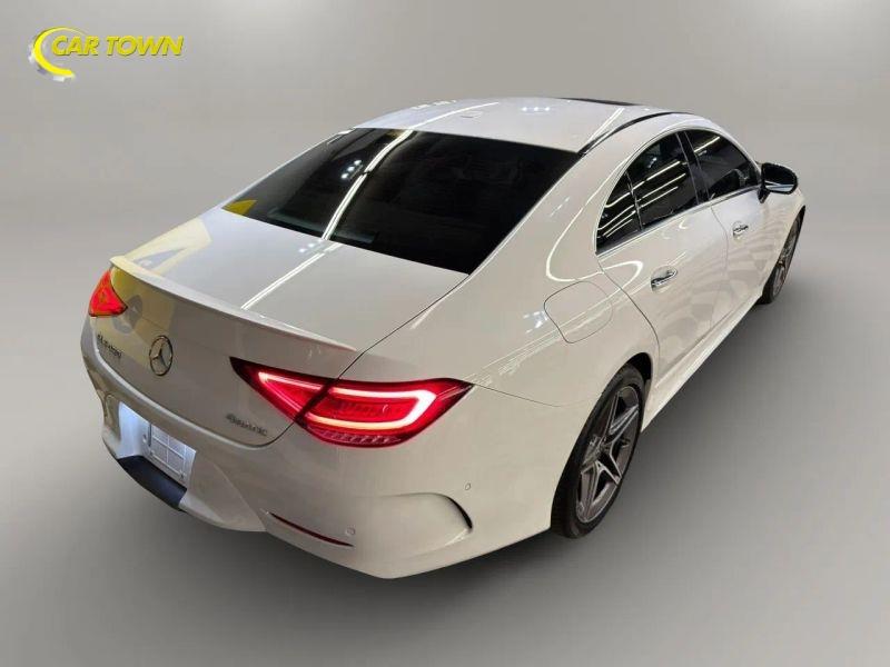 Vehicle photo 8