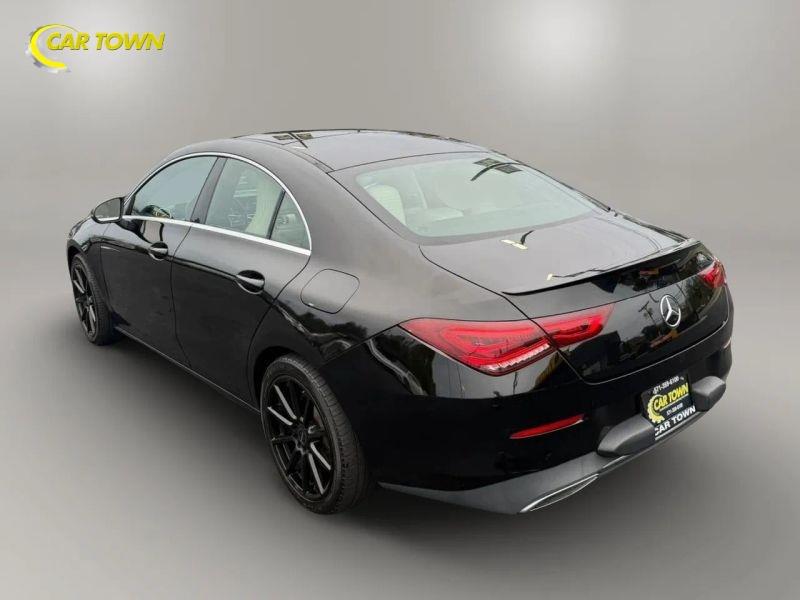 Vehicle photo 12