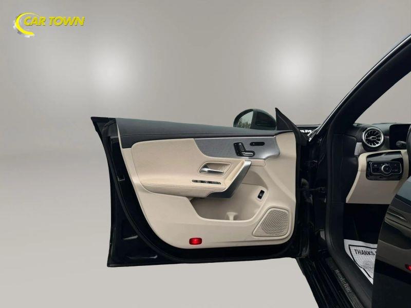 Vehicle photo 17