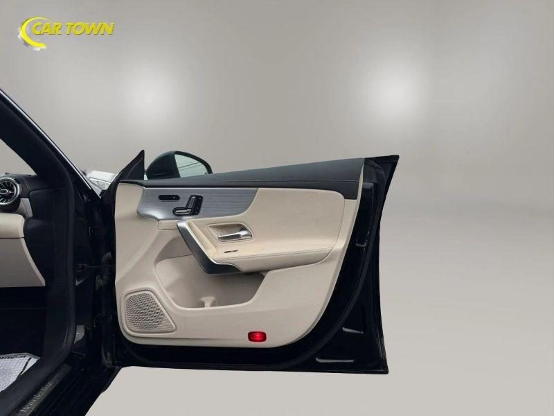 Vehicle photo 22