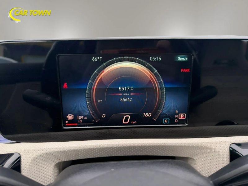 Vehicle photo 28