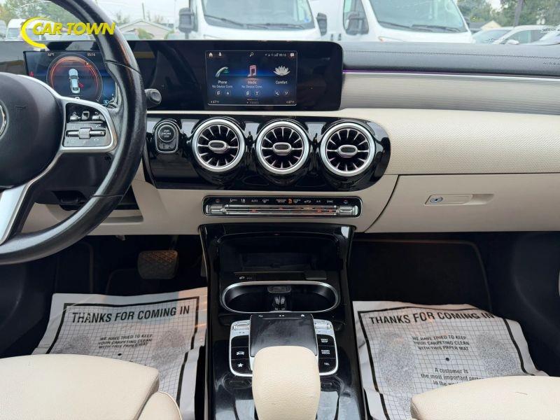 Vehicle photo 29