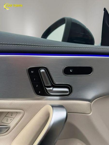 Vehicle photo 32
