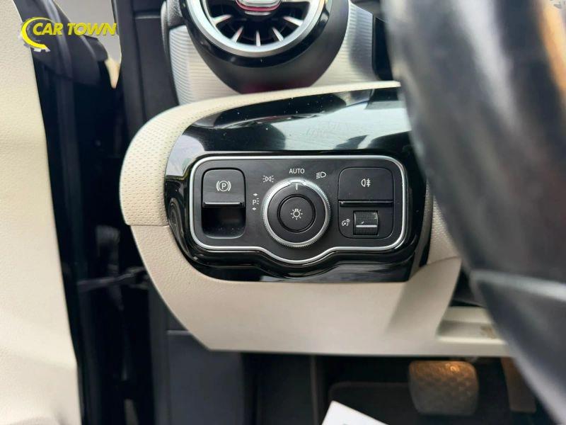 Vehicle photo 34