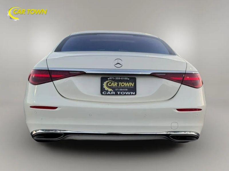 Vehicle photo 11