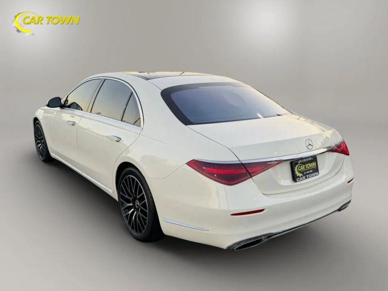 Vehicle photo 12