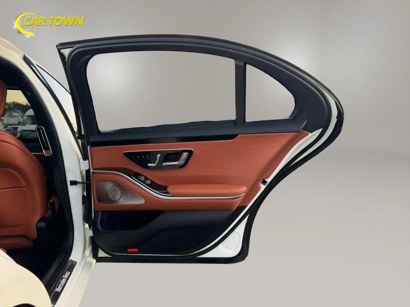 Vehicle photo 22