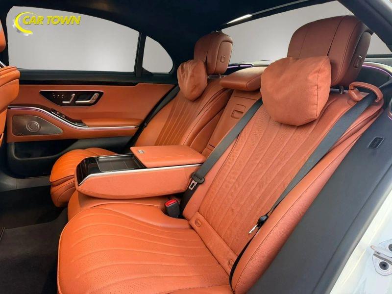 Vehicle photo 23