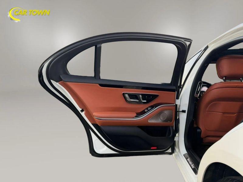 Vehicle photo 24