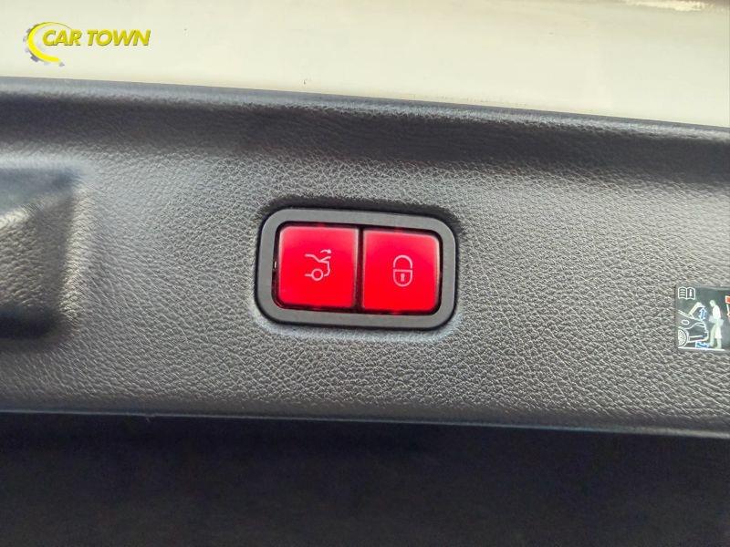 Vehicle photo 36