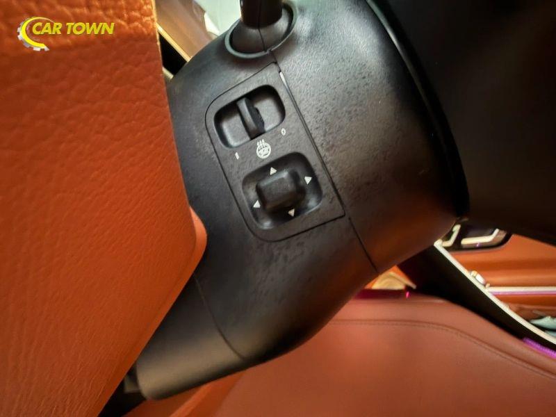 Vehicle photo 37