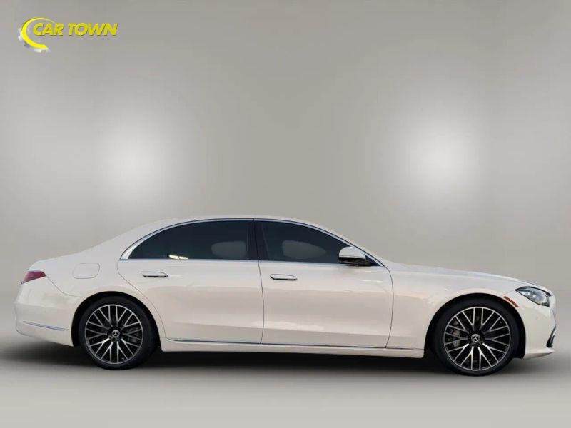 Vehicle photo 7