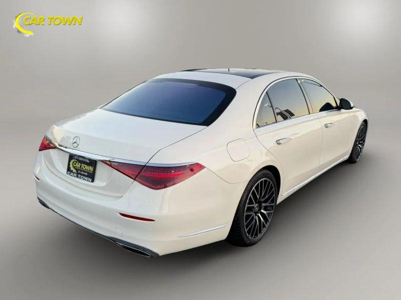 Vehicle photo 8