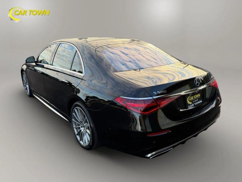 Vehicle photo 12