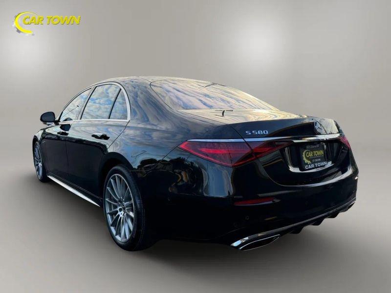 Vehicle photo 13