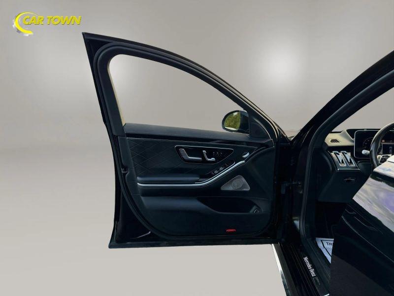 Vehicle photo 17