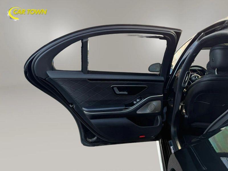 Vehicle photo 24