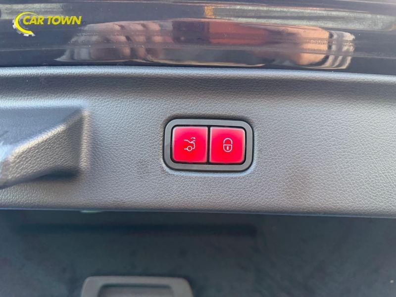 Vehicle photo 26