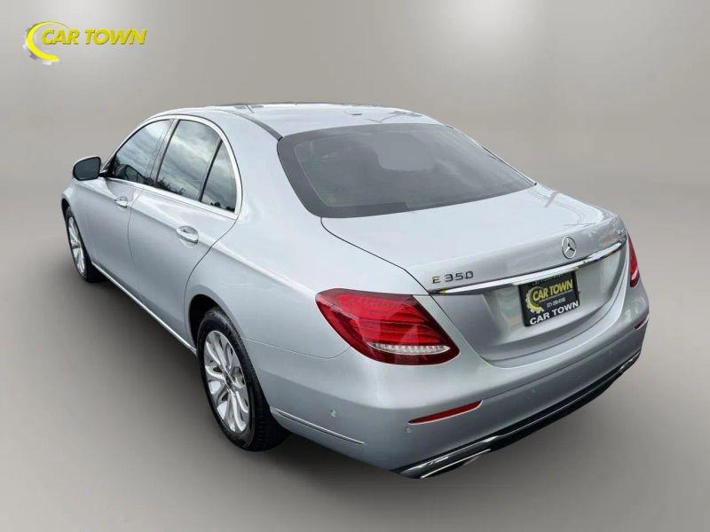 Vehicle photo 12