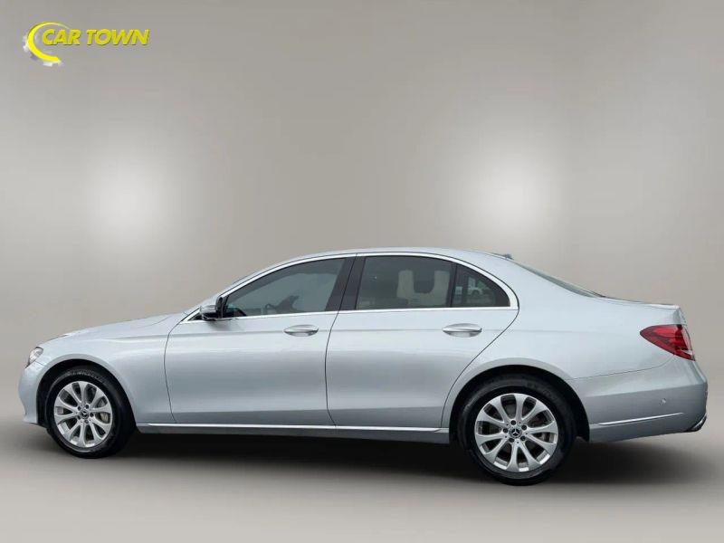 Vehicle photo 14