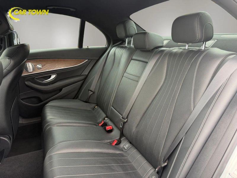 Vehicle photo 23