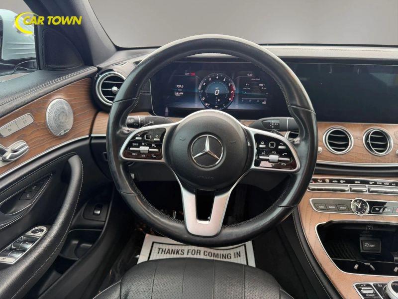Vehicle photo 28