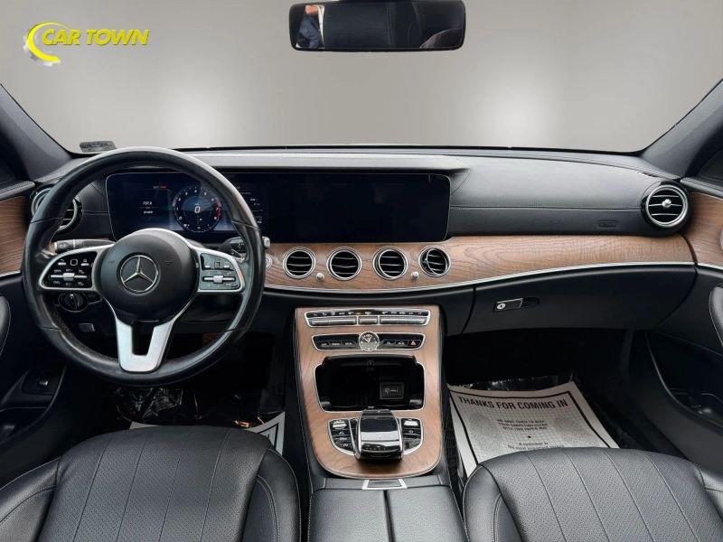 Vehicle photo 29