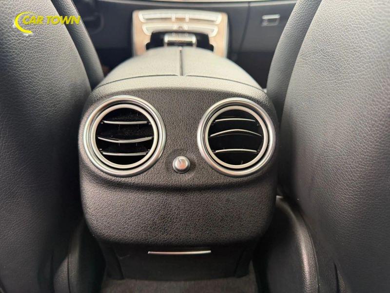 Vehicle photo 31