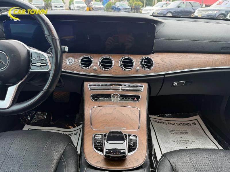 Vehicle photo 32