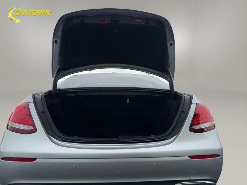Vehicle photo 34