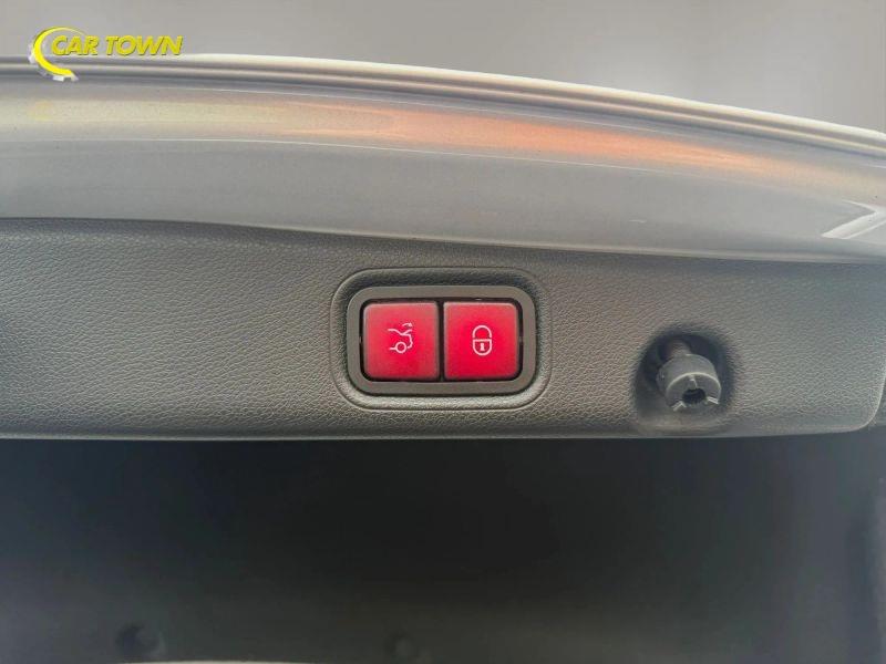 Vehicle photo 35