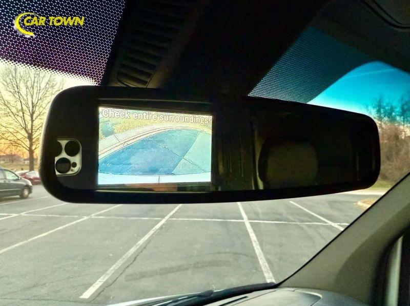 Vehicle photo 10