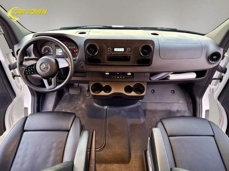 Vehicle photo 11