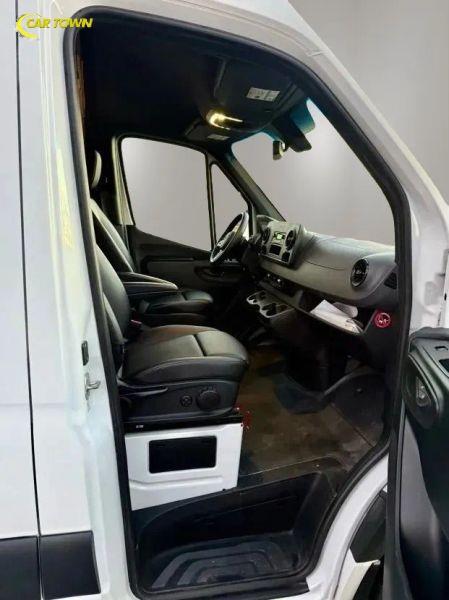 Vehicle photo 13