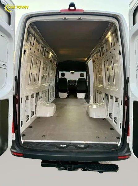 Vehicle photo 14