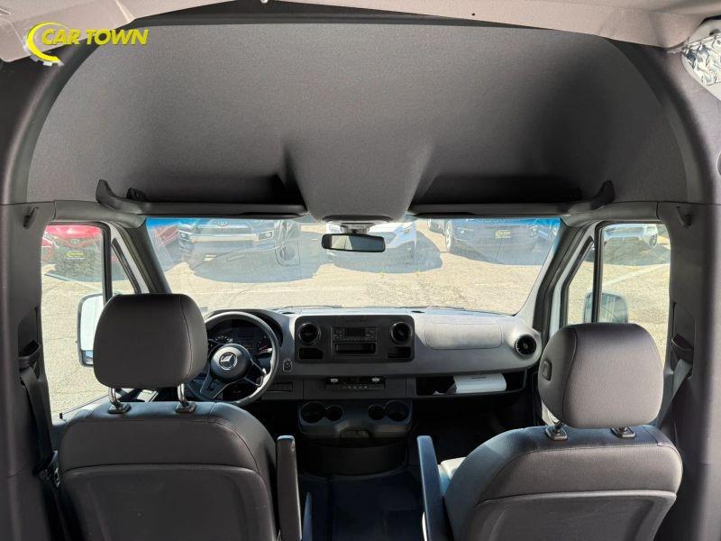 Vehicle photo 15