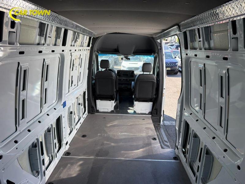Vehicle photo 16