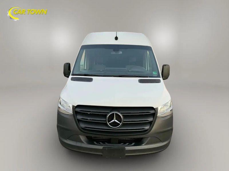 Vehicle photo 2