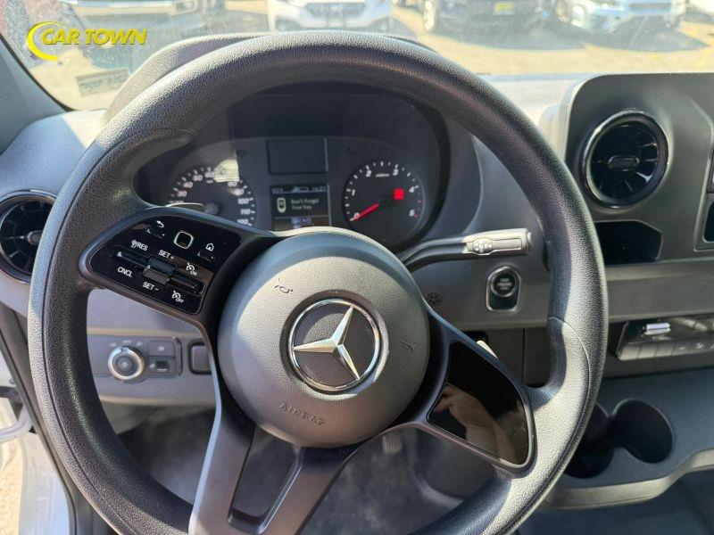 Vehicle photo 20