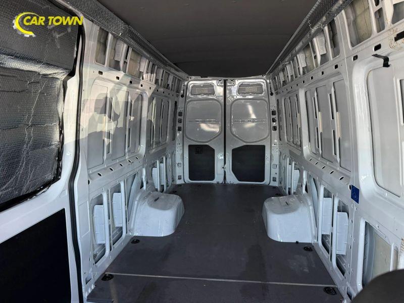 Vehicle photo 21