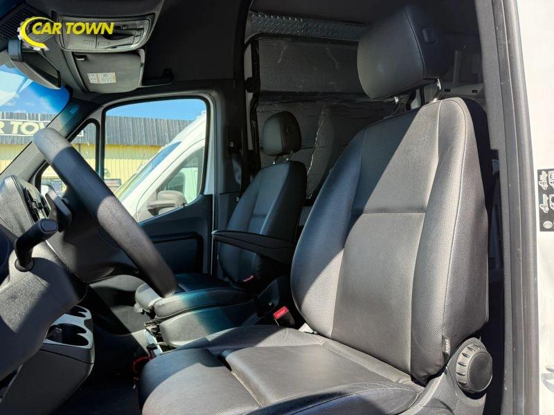 Vehicle photo 22