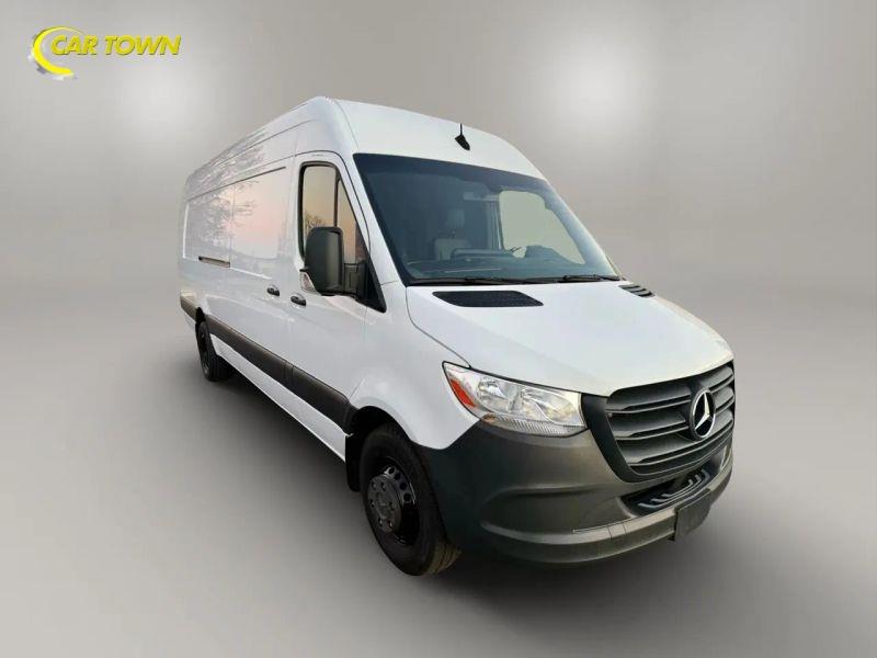 Vehicle photo 3
