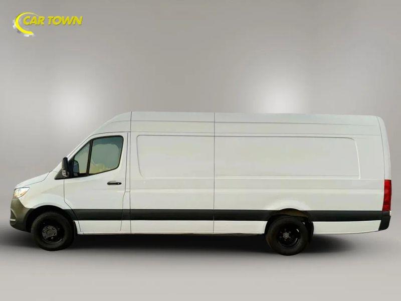 Vehicle photo 5