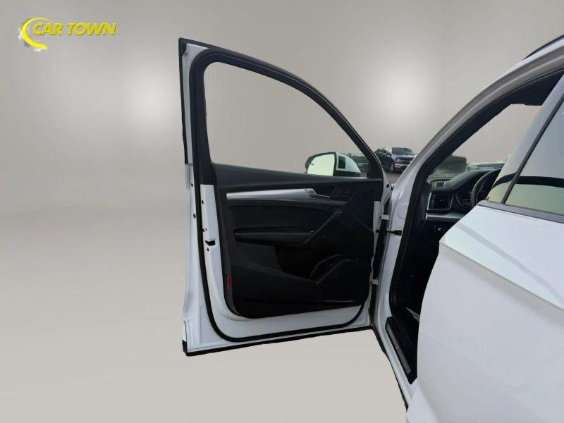 Vehicle photo 17