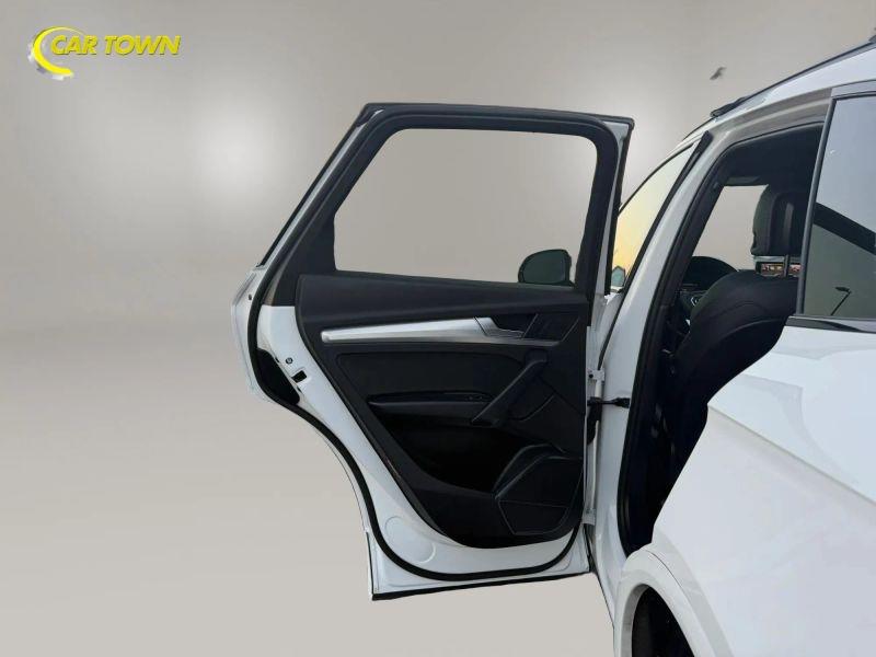 Vehicle photo 19