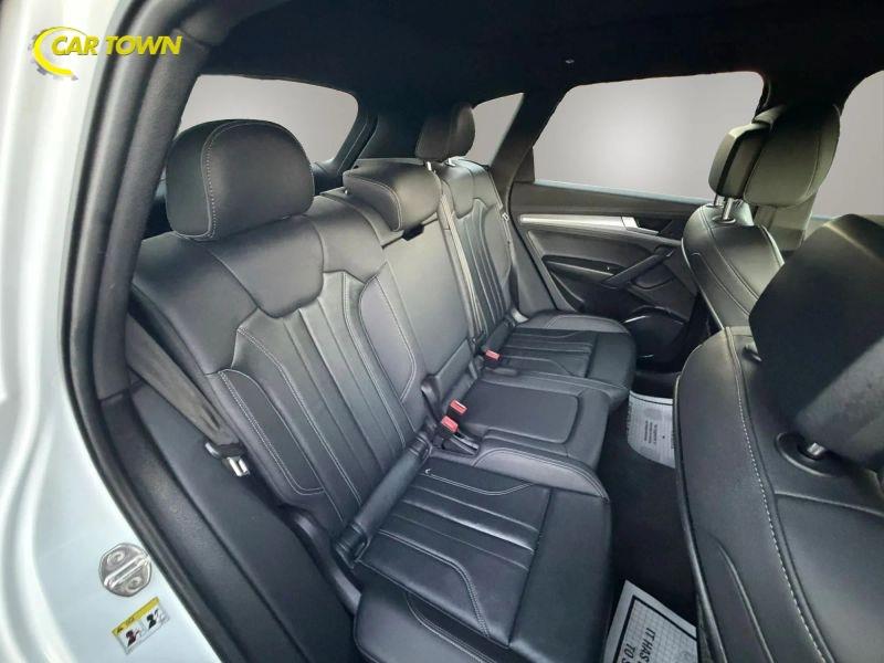 Vehicle photo 23